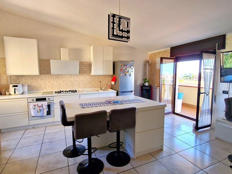 Trilocale in Vendita a Mondragone, zona Via Callas, 95'000€, 85 m²