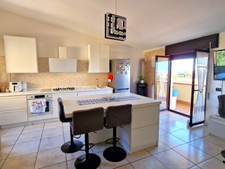 Trilocale in Vendita a Mondragone, zona Via Callas, 95'000€, 85 m²