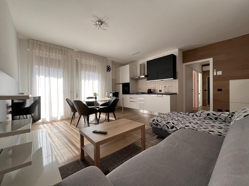 Trilocale in Affitto a Padova, zona Rio, 1'200€, 80 m², arredato, con Box