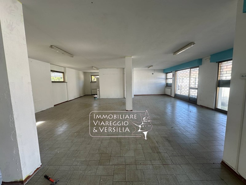 Negozio in Vendita a Viareggio, 190'000€, 210 m²