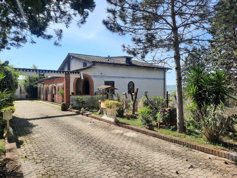 Casa Indipendente in Vendita a Orte, 165'000€, 378 m²