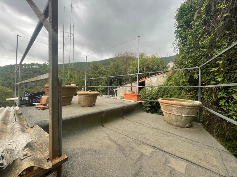 Casa Indipendente in Vendita a Capannori, zona Ruota, 70'000€, 65 m²