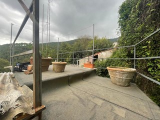 Casa Indipendente in Vendita a Capannori, zona Ruota, 70'000€, 65 m²