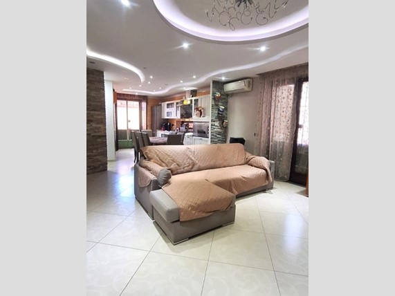 Quadrilocale in Vendita a Frattamaggiore, 340'000€, 190 m²