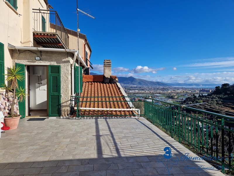 Casale in Vendita a Albenga, 178'000€, 138 m²