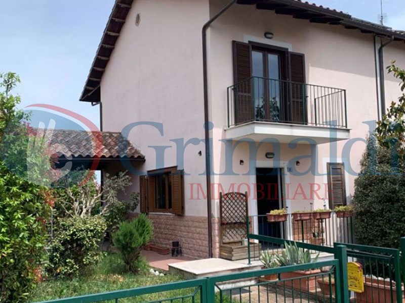 Villa bifamiliare in Vendita a Bevagna, 160'000€, 140 m²