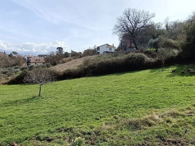 Casale in Vendita a Orte, 39'900€, 300 m²