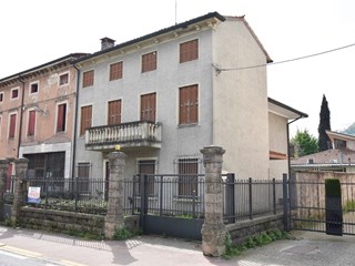 Casa Semi Indipendente in Vendita a Arzignano, 220'000€, 250 m²