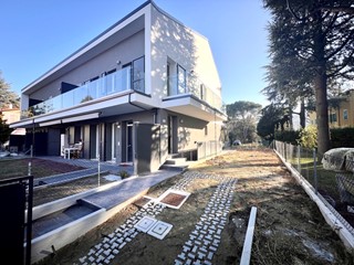 Appartamento in Vendita a Cesena, 480'000€, 197 m², con Box