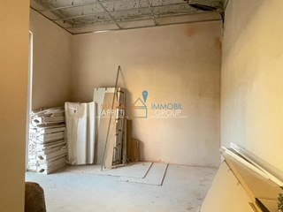 Immobile commerciale in Vendita a Carrara, 120'000€, 70 m²