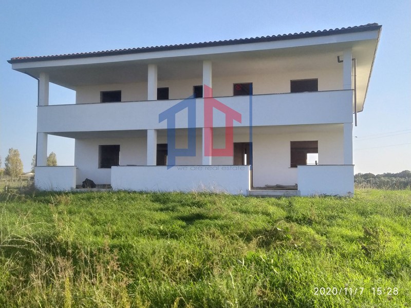 Casa Indipendente in Vendita a Aprilia, zona Fossignano, 249'000€, 380 m²