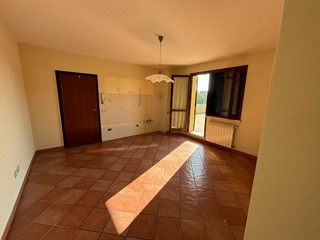 Trilocale in Vendita a San Miniato, zona Ponte a Egola, 120'000€, 60 m², con Box