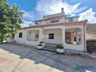 Villa in Vendita a Carini, 260'000€, 254 m²