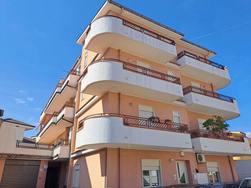 Quadrilocale in Vendita a Falcone, 150'000€, 125 m²