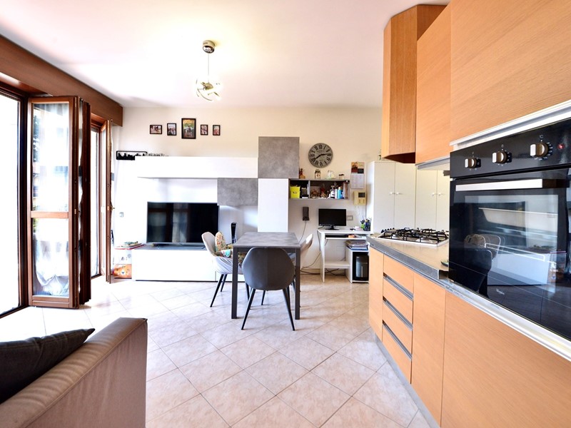 Bilocale in Vendita a Seveso, 120'000€, 61 m²
