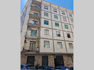 Ufficio in Vendita a Messina, 125'000€, 241 m²