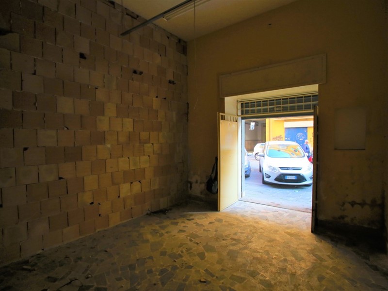 Negozio in Vendita a Napoli, 35'000€, 70 m²