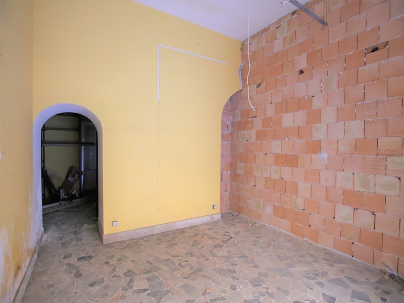 Negozio in Vendita a Napoli, 35'000€, 70 m²