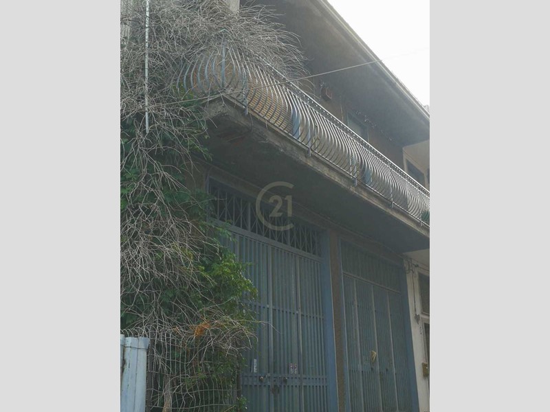 Casa Indipendente in Vendita a Belpasso, zona Borrello, 130'000€, 180 m², con Box