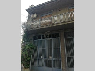 Casa Indipendente in Vendita a Belpasso, zona Borrello, 130'000€, 180 m², con Box