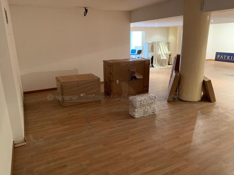 Capannone in Vendita a La Spezia, 250'000€, 309 m²