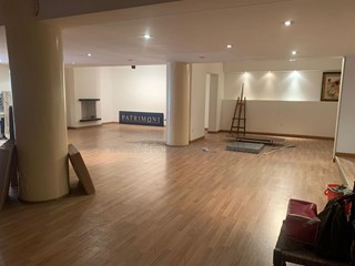 Capannone in Vendita a La Spezia, 250'000€, 309 m²