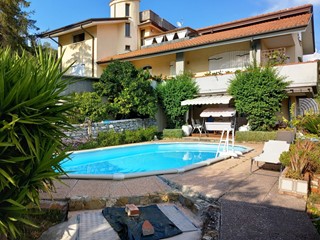 Villa in Vendita a Castelnuovo Magra, zona Molicciara, 1'000'000&euro;, 450 m², con Box