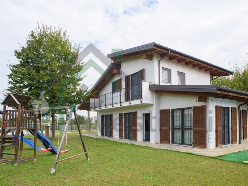 Casa Indipendente in Vendita a San Carlo Canavese, 289'000€, 260 m²