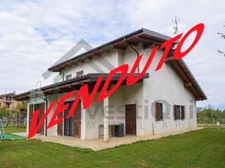 Casa Indipendente in Vendita a San Carlo Canavese, 289'000€, 260 m²