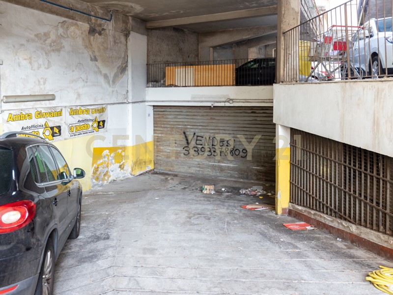 Immobile commerciale in Vendita a Tremestieri Etneo, 168'000€, 1000 m²