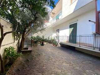 Casa Indipendente in Vendita a Giugliano in Campania, 269'000&euro;, 175 m²