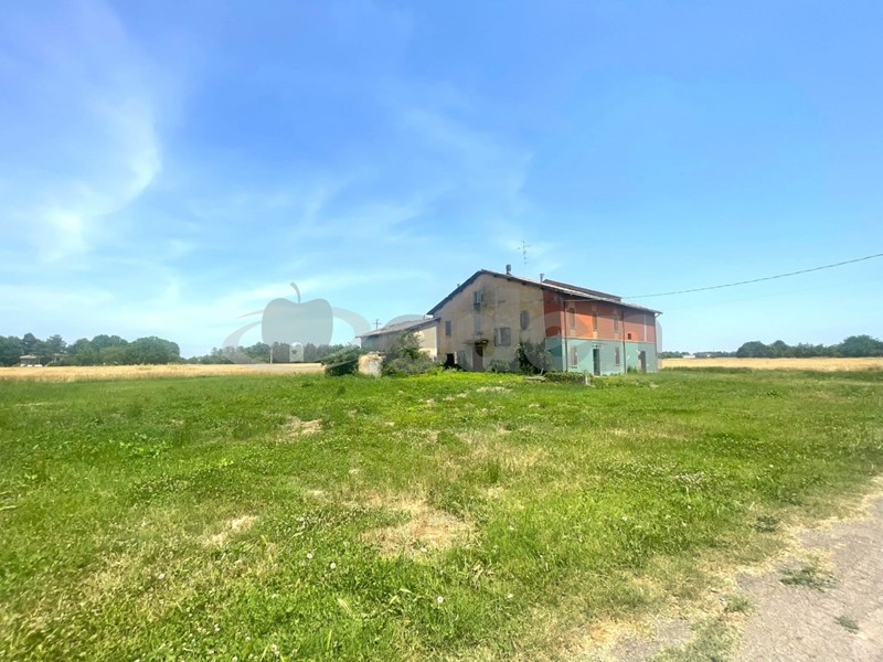 Casa Indipendente in Vendita a Modena, 220'000€, 1164 m²
