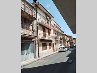 Casa Indipendente in Vendita a Grammichele, zona via XXIV Maggio, 36'000€, 160 m²