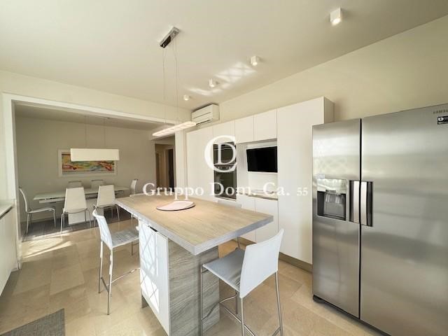 Villa bifamiliare in Affitto a Forte dei Marmi, 12'000€, 150 m², arredato, con Box