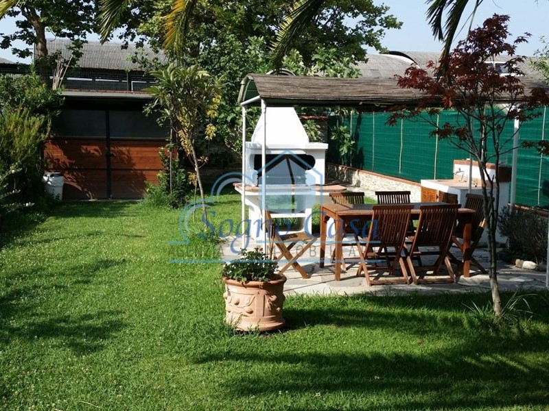 Casa Indipendente in Vendita a Castelnuovo Magra, 250'000&euro;, 210 m²