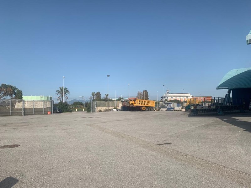 Capannone in Vendita a Collesalvetti, zona Guasticce, 1'450'000&euro;, 5000 m²