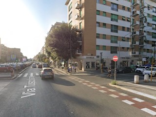 Immobile commerciale in Vendita a Roma, zona Tuscolano, 760'000€, 150 m²