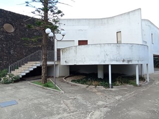 Casa Indipendente in Vendita a Comiso, zona Pedalino, 225'000&euro;, 400 m²