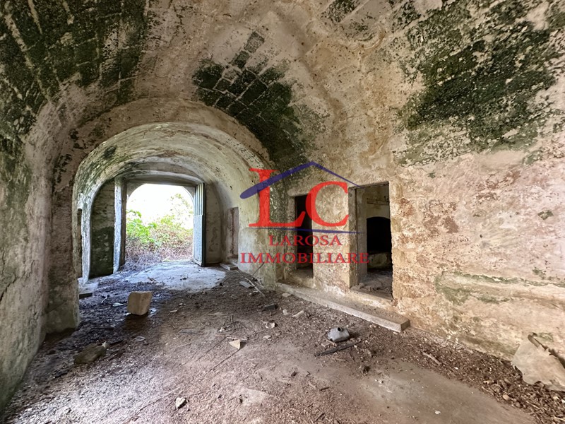 Casa Indipendente in Vendita a Soleto, 138'000€, 351 m²