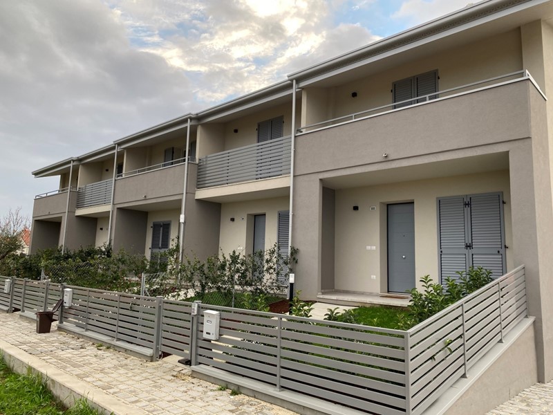 Casa Semi Indipendente in Vendita a Cesena, zona Case Finali, 430'000€, 160 m², con Box