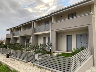 Casa Semi Indipendente in Vendita a Cesena, zona Case Finali, 450'000€, 160 m², con Box