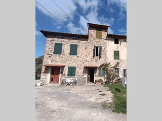 Casa di corte in Vendita a Capannori, zona Santa Margherita, 75'000€, 70 m²