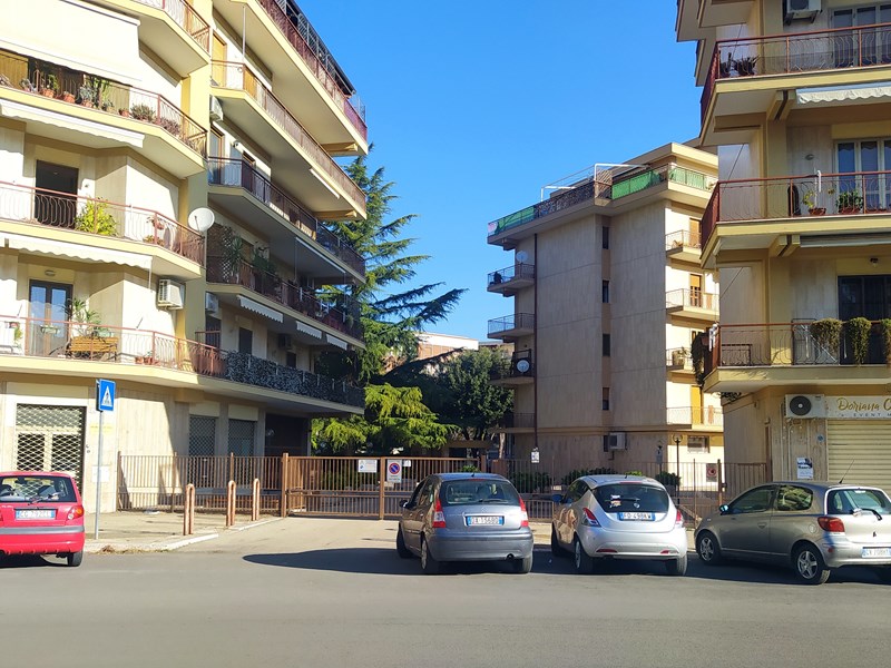 Ufficio in Vendita a Foggia, zona Semi centrale, 1'150&euro;, 350 m²