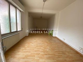 Ufficio in Affitto a Pontedera, 1'100€, 150 m²