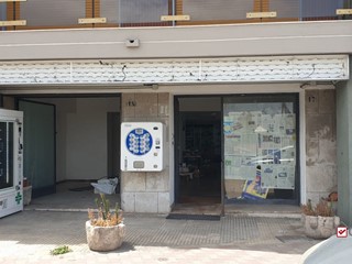 Negozio in Affitto a Messina, 1'600€, 220 m²