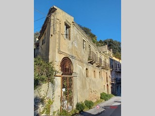 Casa Semi Indipendente in Vendita a Messina, 29'000€, 240 m²