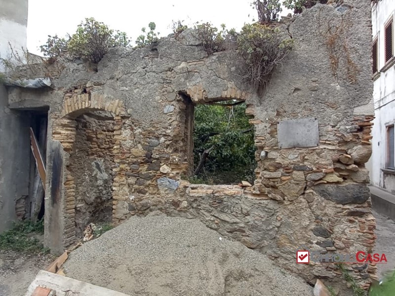 Casale in Vendita a Messina, 5'900€, 40 m²