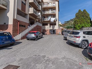 Negozio in Vendita a Messina, 115'000€, 210 m²