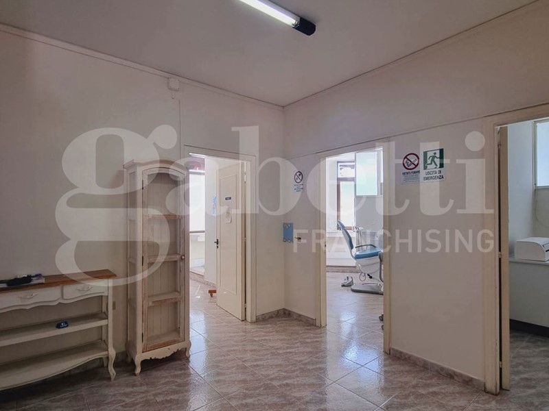 Appartamento in Vendita a Ugento, 95'000€, 170 m²