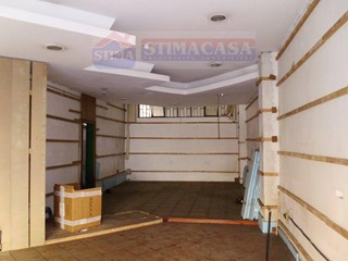 Negozio in Affitto a Afragola, 700€, 78 m²